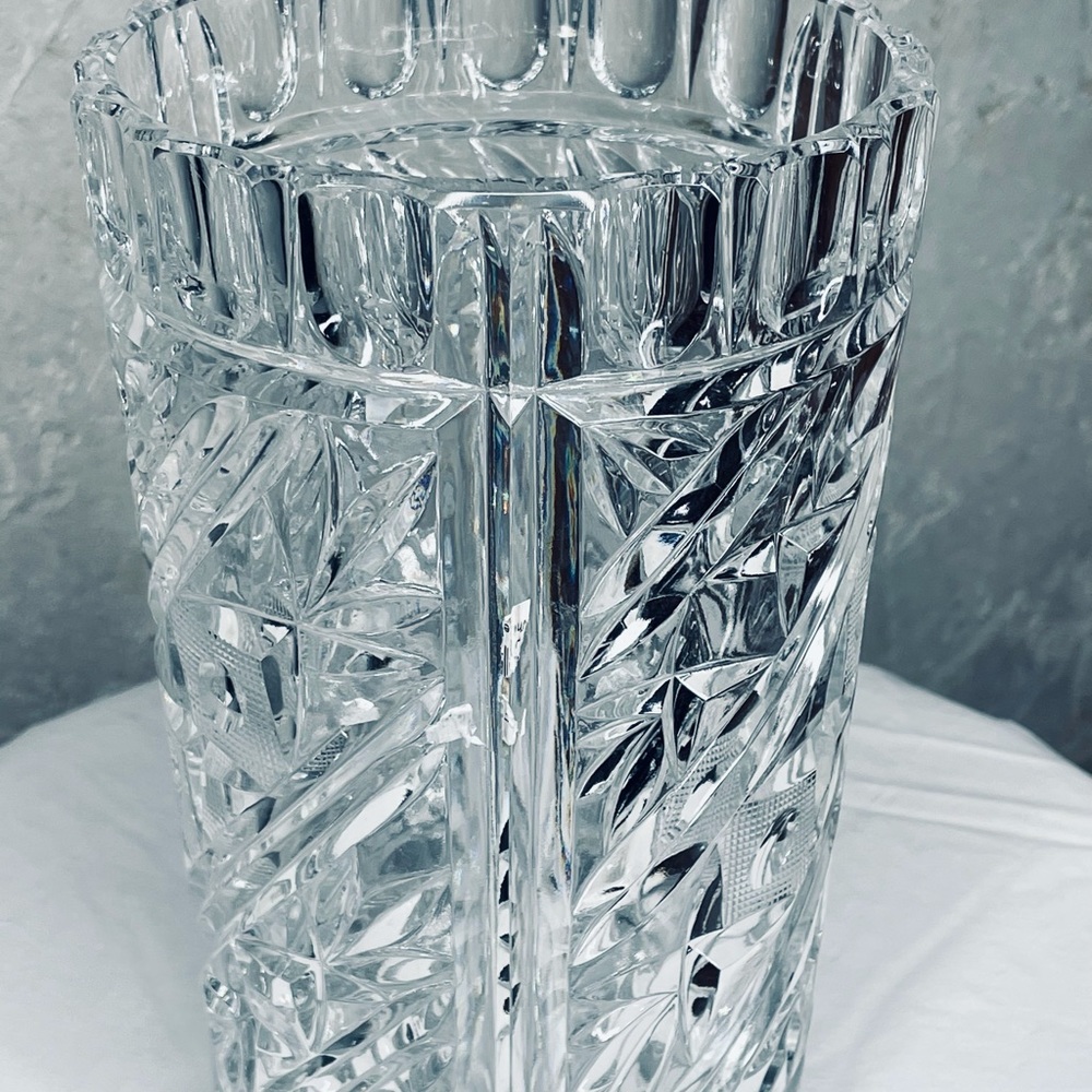 Heavy Lead Chrystal Vase - Picture 7 of 10